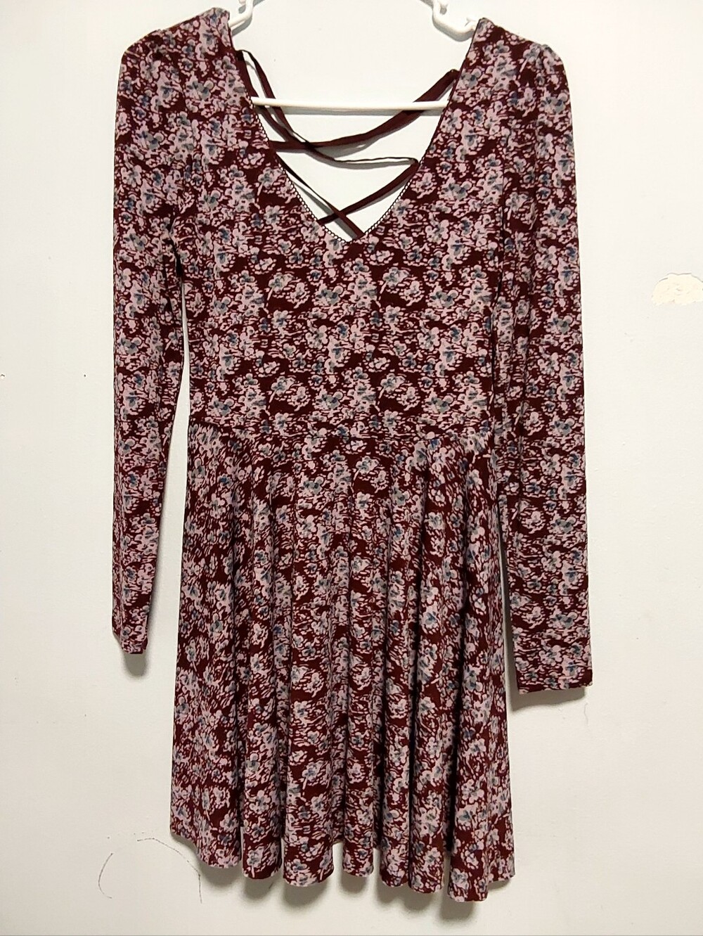 Kimchi Blue Floral long-sleeve Skater Dress Lace Up Back V-Neck Burgundy Small